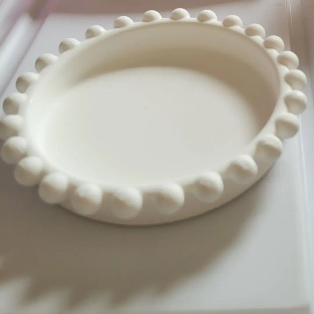 Pearl-edge ceramic candle dish