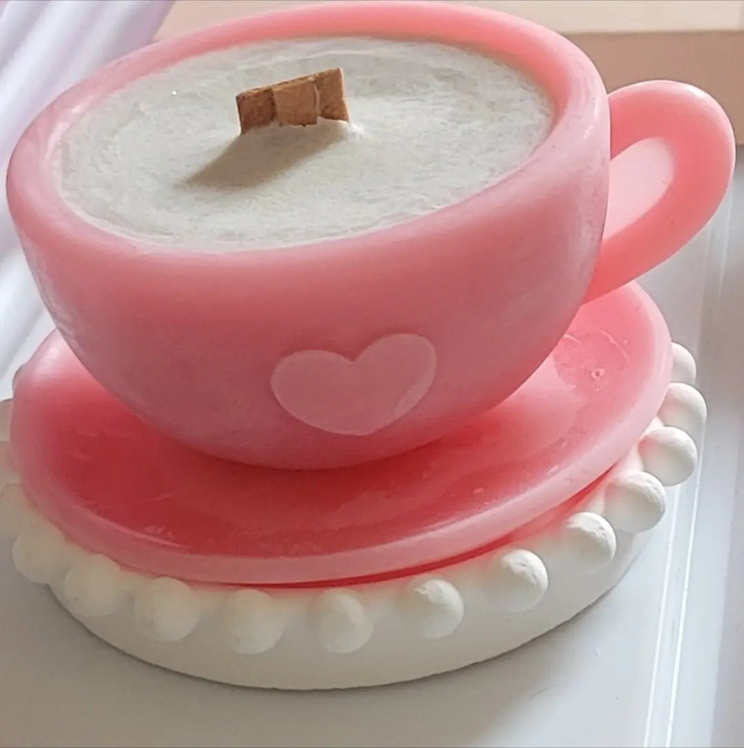 Pearl-edge candle dish in a softly lit setting